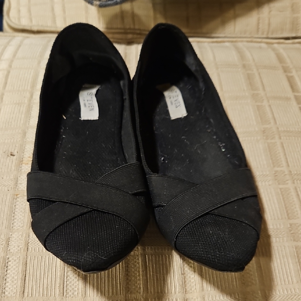 Stylish Steven Black Flats